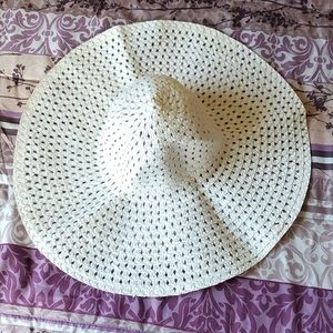 White Floppy Sun Hat